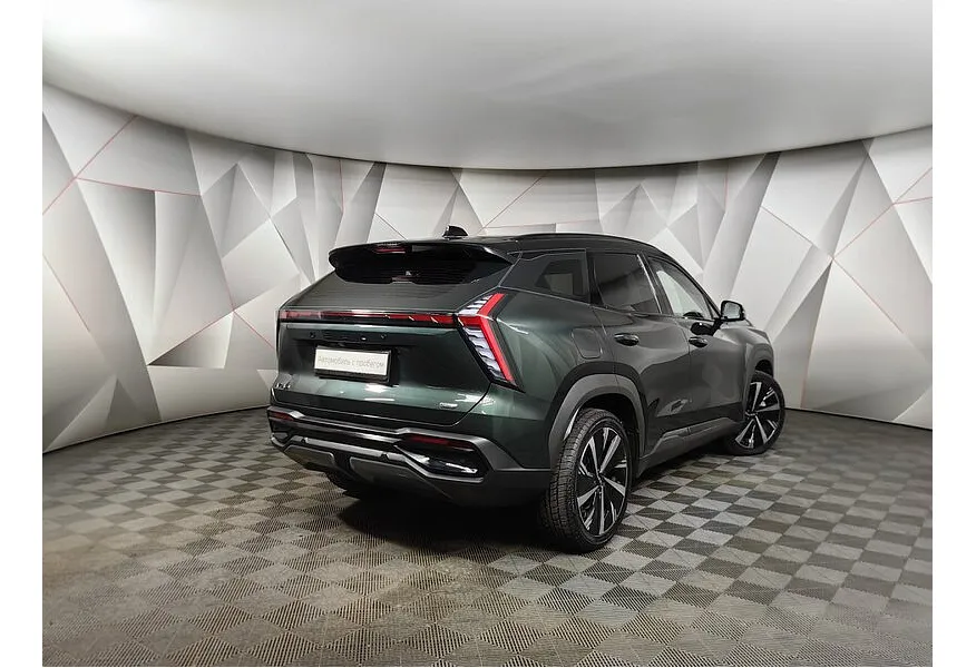Geely Atlas 2.0T 7DCT 4WD (200 л.с.) Flagship Sport Зеленый в АВИЛОН. Слайд №2
