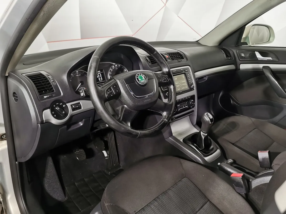 Skoda Octavia 1.8 TSI MT (152 л.с.) Ambition (CKD) Серебристый в АВИЛОН. Слайд №17