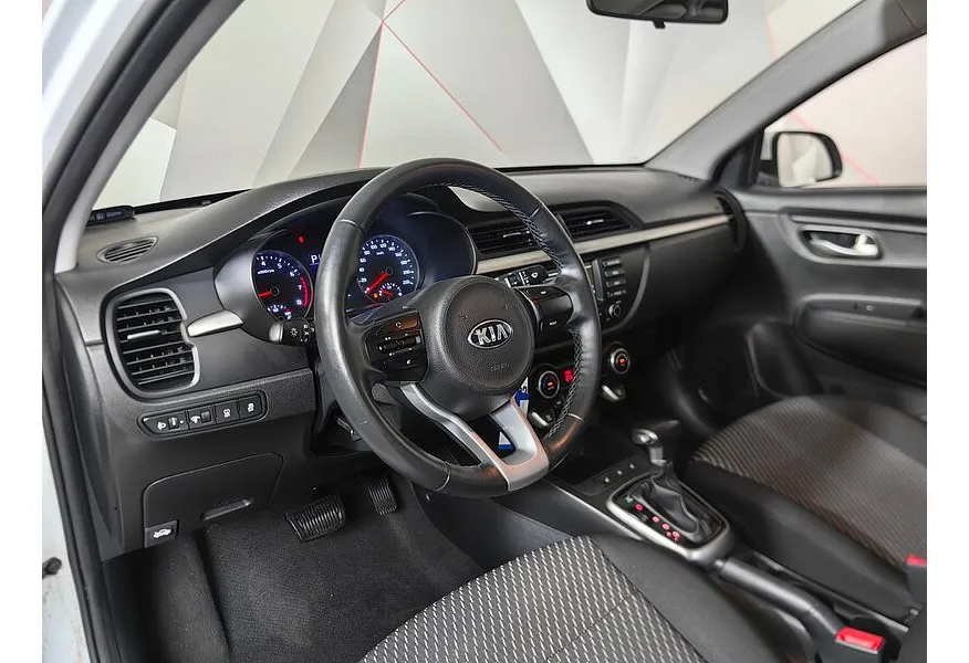 Kia Rio 1.6 AT (123 л.с.) Luxe Белый в АВИЛОН. Слайд №19