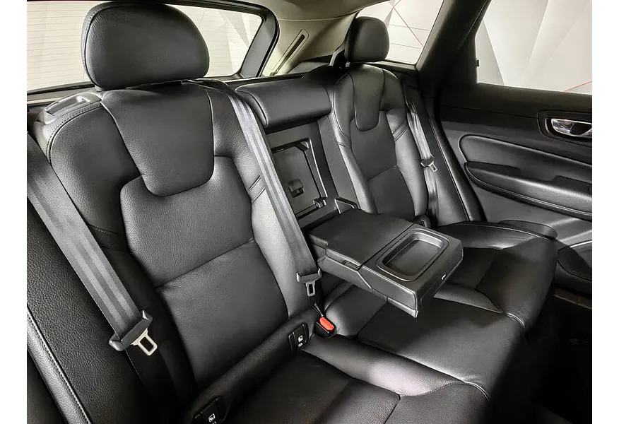 Volvo XC60 2.0 D4 AT AWD (190 л.с.) Inscription Черный в АВИЛОН. Слайд №17