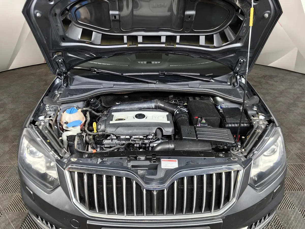 Skoda Yeti 1.8 TSI 4x4 DSG (152 л.с.) Серый в АВИЛОН. Слайд №11