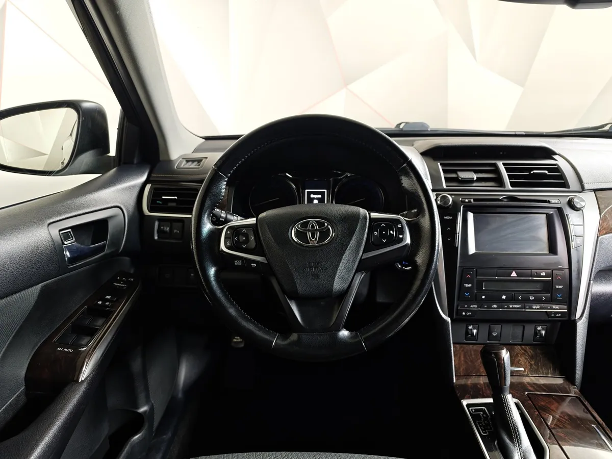 Toyota Camry 2.5 AT (181 л.с.) Черный в АВИЛОН. Слайд №20