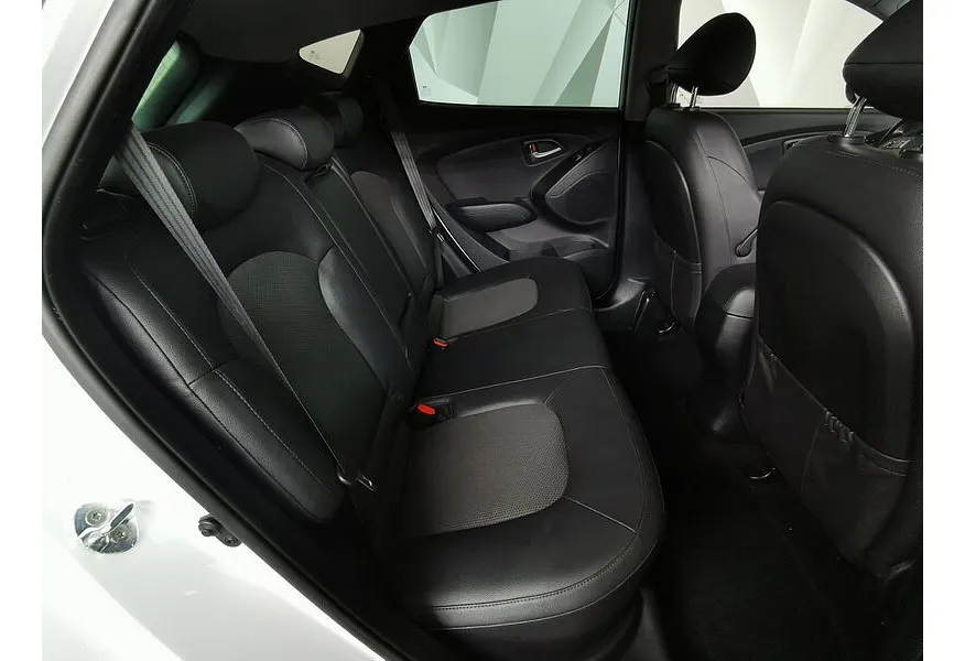 Hyundai ix35 2.0 AT (150 л.с.) Travel Белый в АВИЛОН. Слайд №16