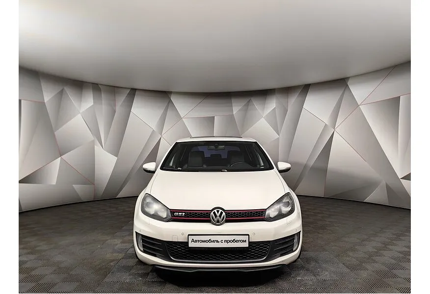 Volkswagen Golf 2.0 TSI DSG (210 л.с.) GTI Белый в АВИЛОН. Слайд №7 Volkswagen Golf 2.0 TSI DSG (210 л.с.) GTI Белый в АВИЛОН. Слайд №7