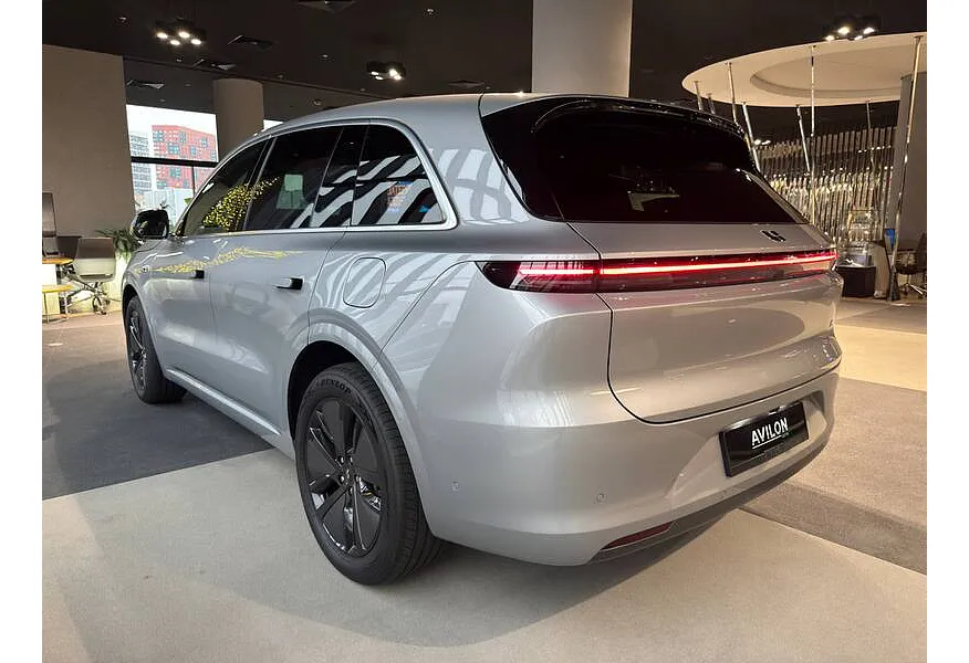 Li Auto L6 1.5 AT 4WD (150 л.с.) Max Серебристый в АВИЛОН. Слайд №2