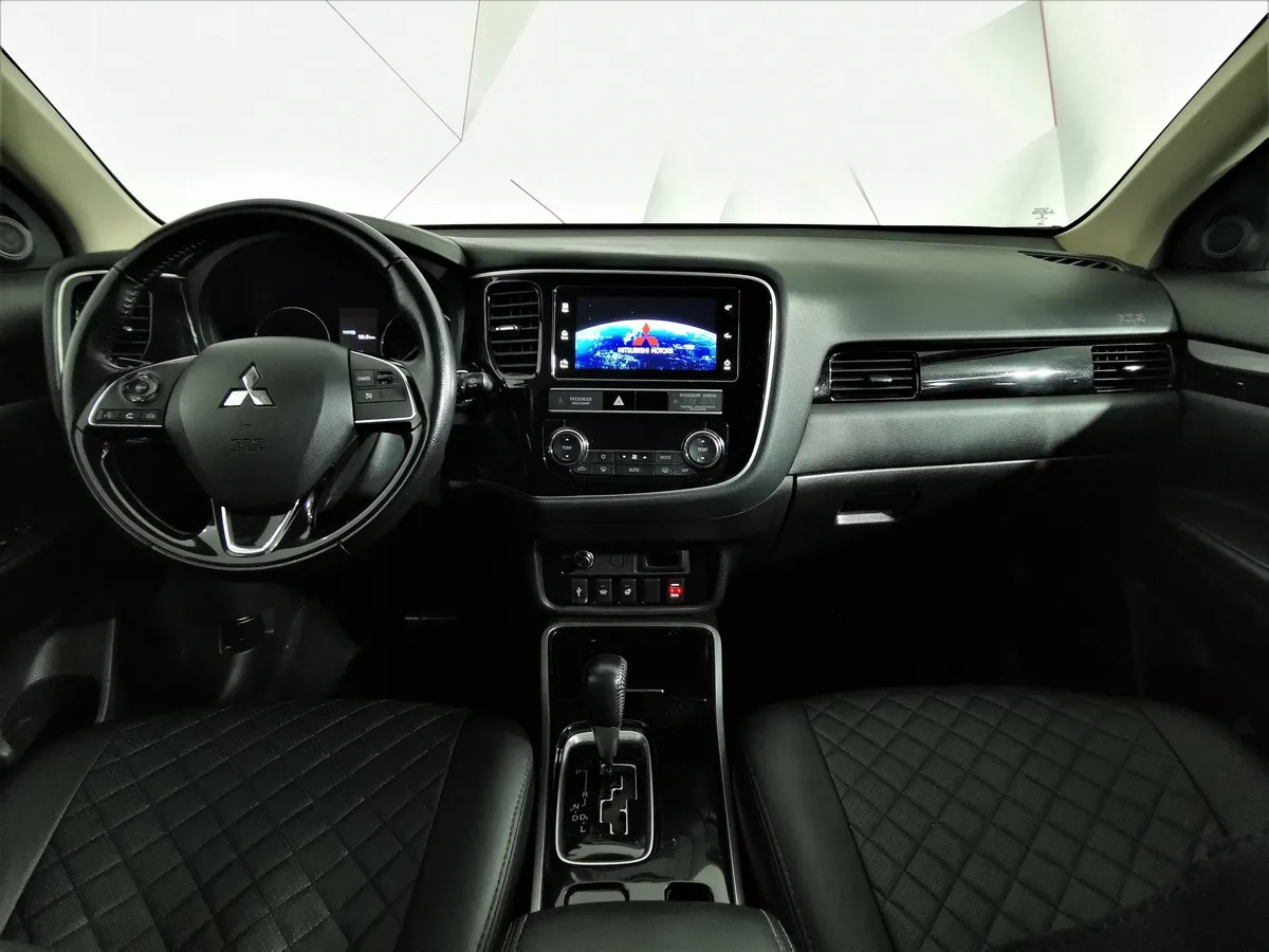 Mitsubishi Outlander 2.0 MIVEC CVT 4WD (146 л.с.) Invite Серебристый в АВИЛОН. Слайд №13