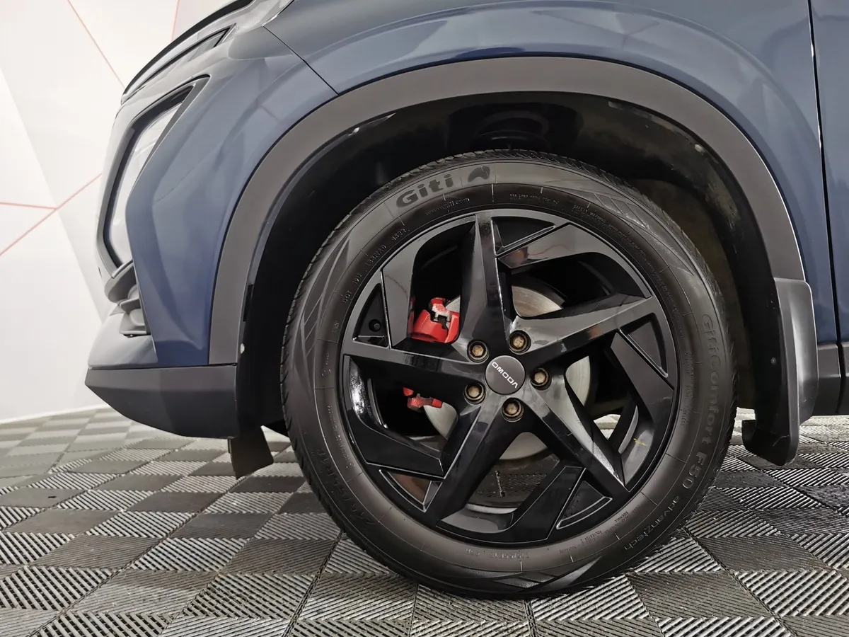 Omoda C5 1.5T CVT (147 л.с.) Ultimate (двухцветный, красные элементы экстерьера) Синий в АВИЛОН. Слайд №9