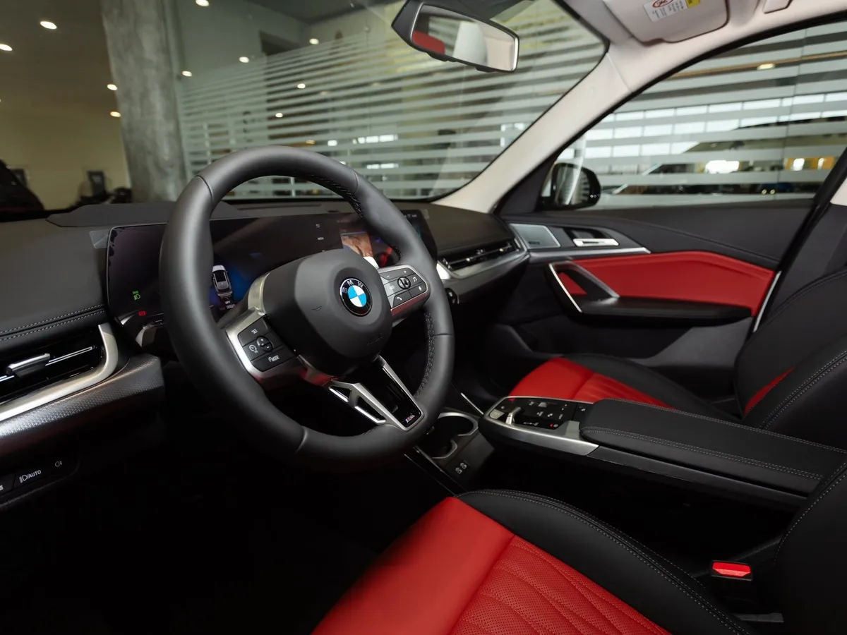 BMW X1 xDrive25 Li (204 л.с.) Белый в АВИЛОН. Слайд №8
