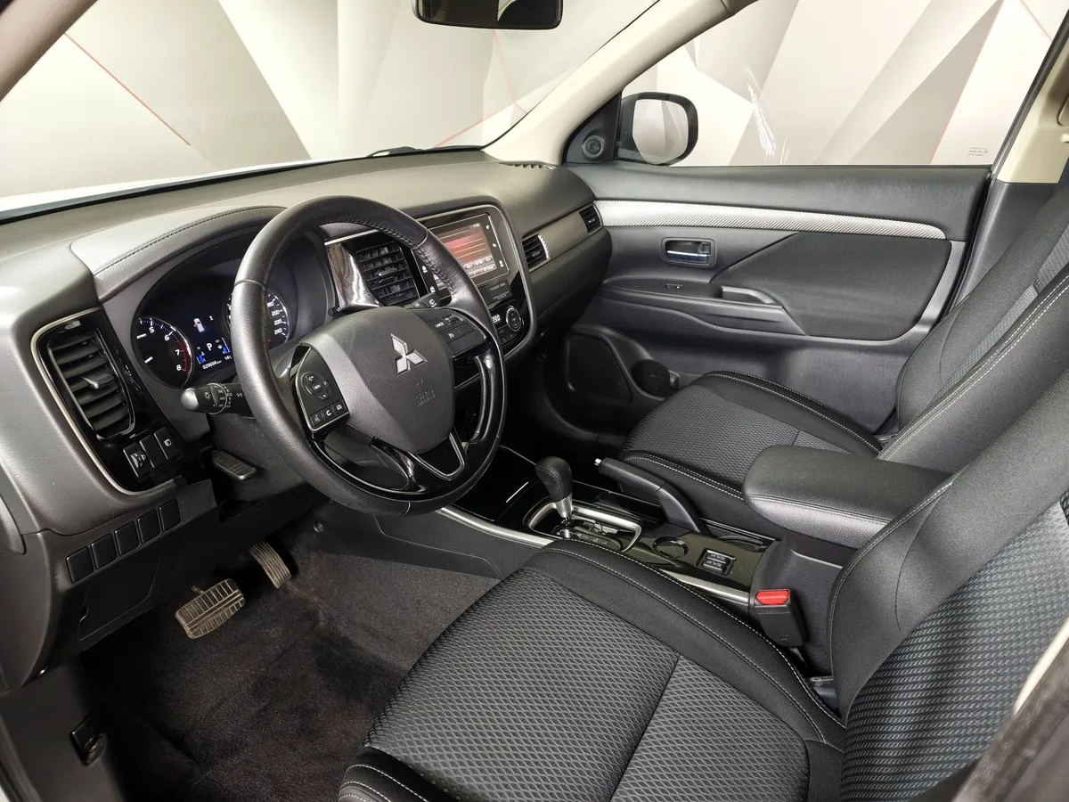Mitsubishi Outlander 2.0 CVT (146 л.с.) Invite Белый в АВИЛОН. Слайд №19