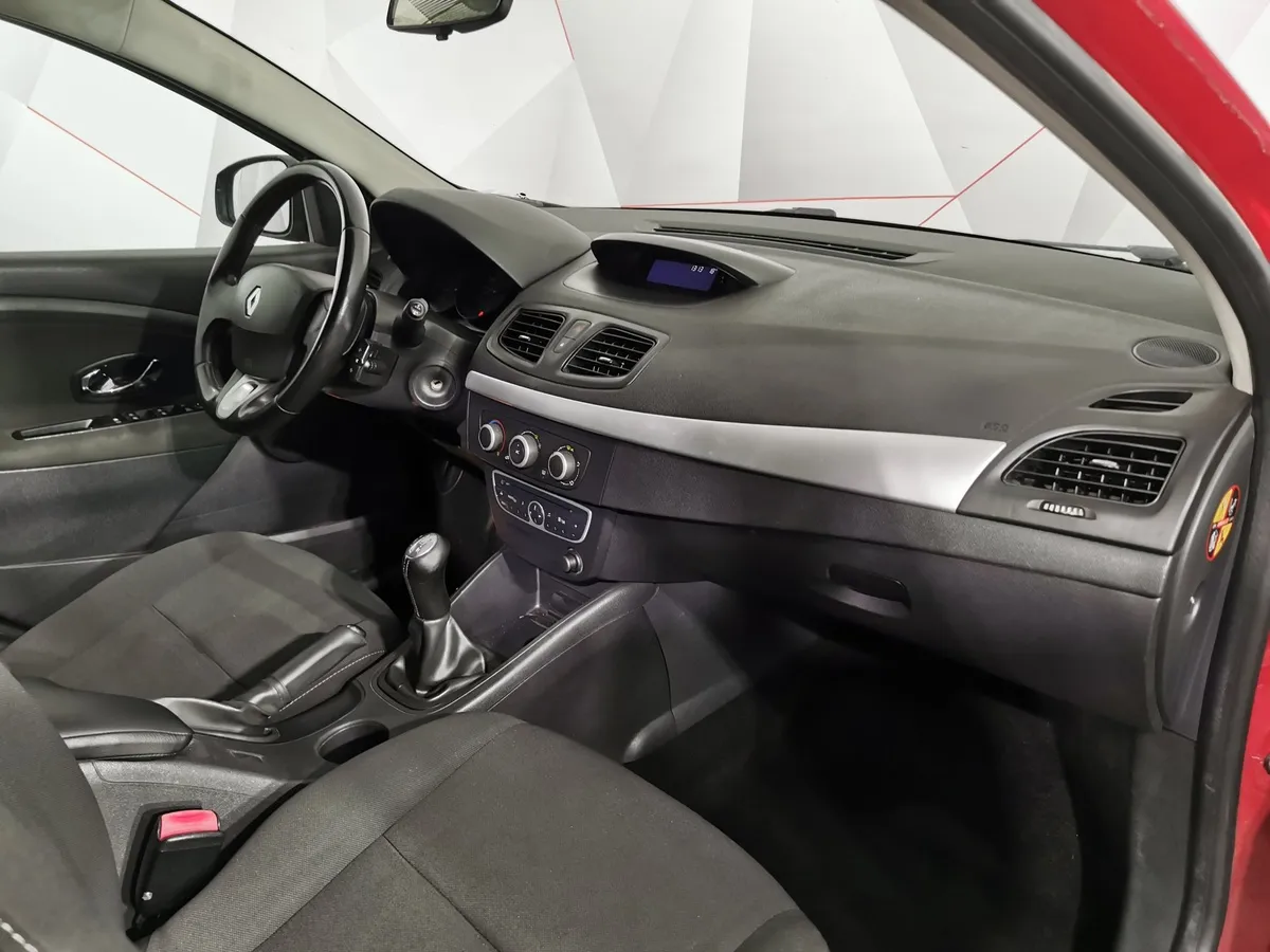 Renault Megane 1.6 MT (106 л.с.) Красный в АВИЛОН. Слайд №11