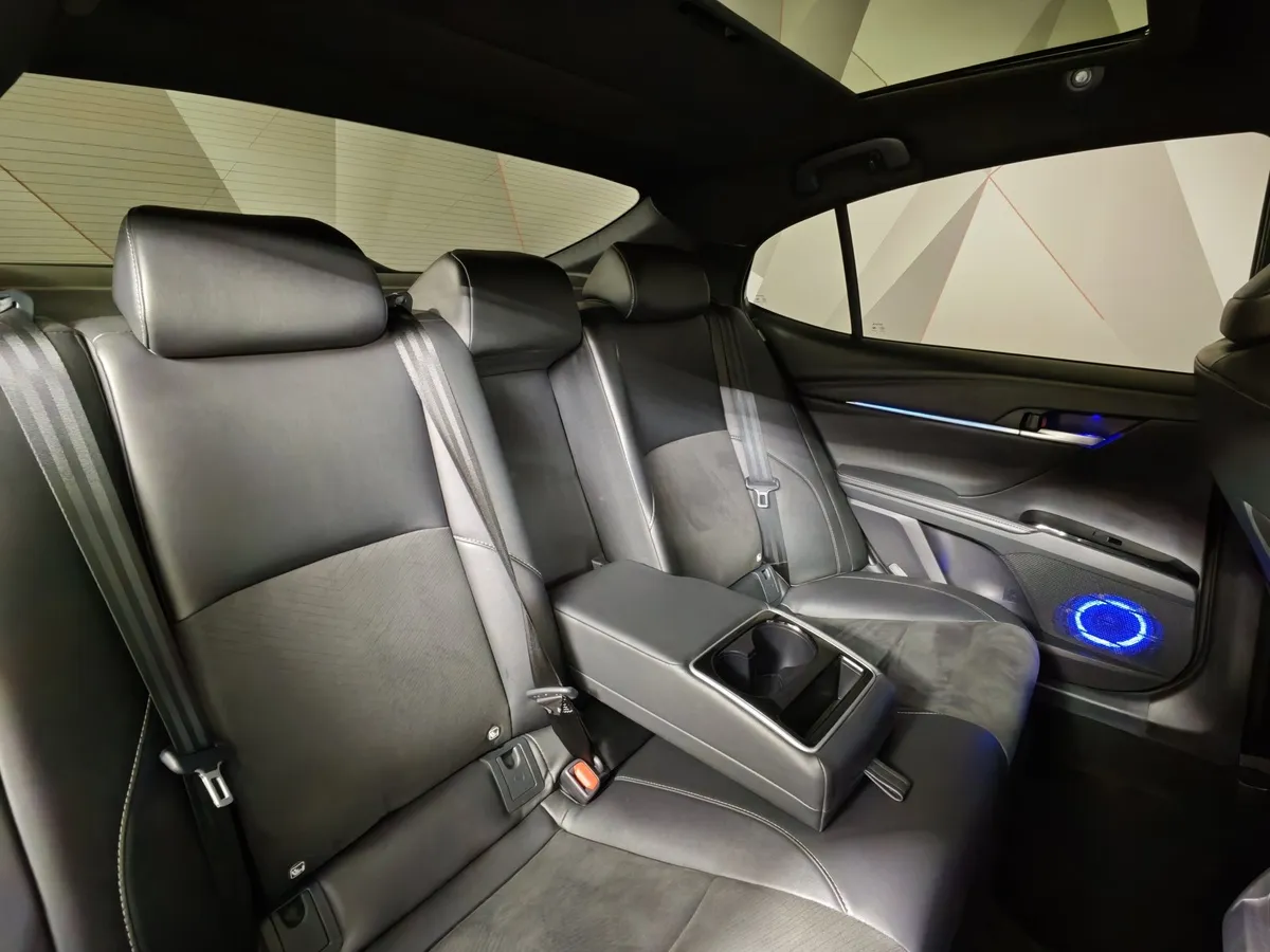 Toyota Camry 2.0 AT (173 л.с.) Sport Черный в АВИЛОН. Слайд №17