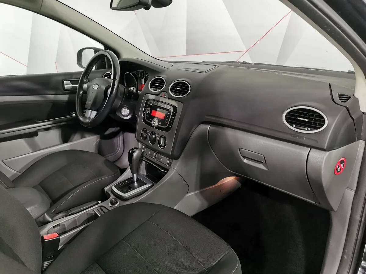 Ford Focus 2.0 AT (145 л.с.) Ghia Черный в АВИЛОН. Слайд №12
