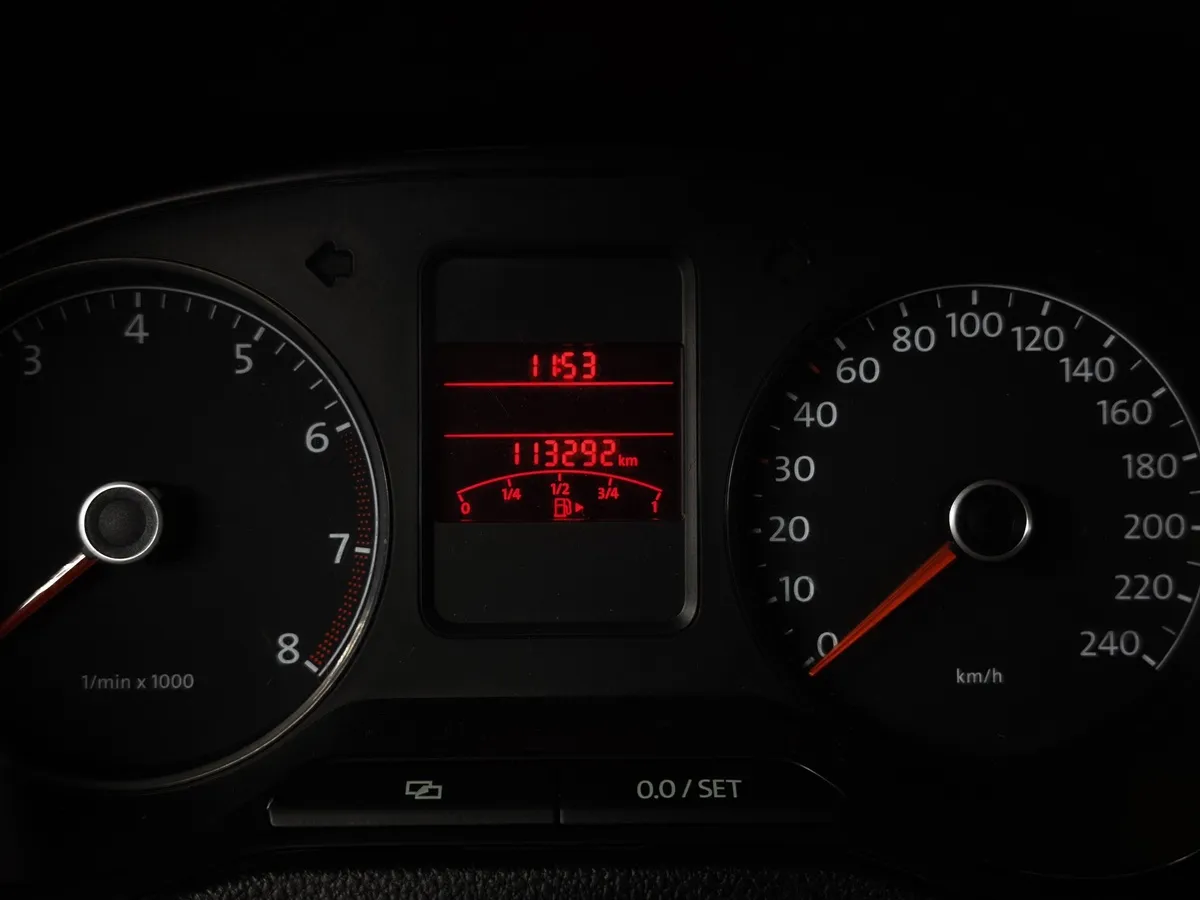 Volkswagen Polo 1.6 MPI AT (110 л.с.) Highline Черный в АВИЛОН. Слайд №16