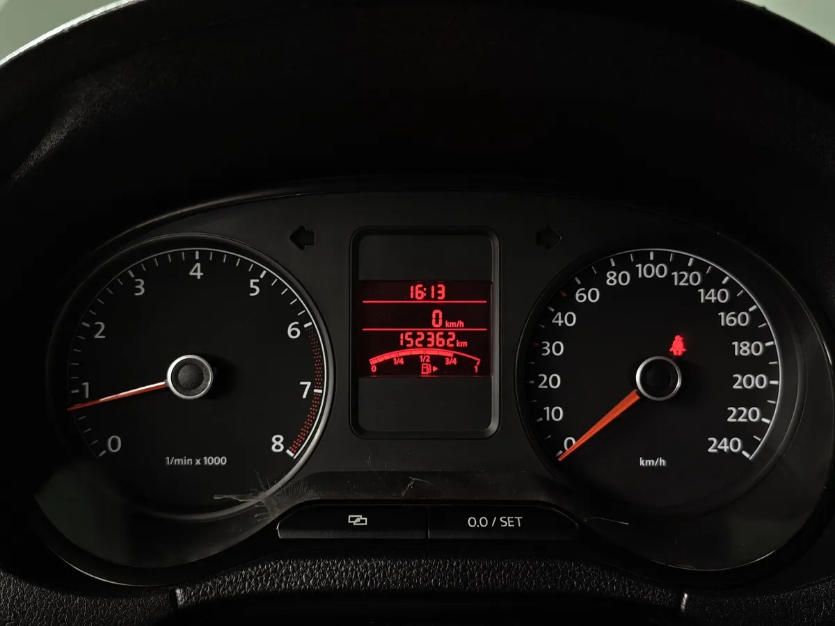 Volkswagen Polo 1.6 MT (105 л.с.) Comfortline Серебристый в АВИЛОН. Слайд №16