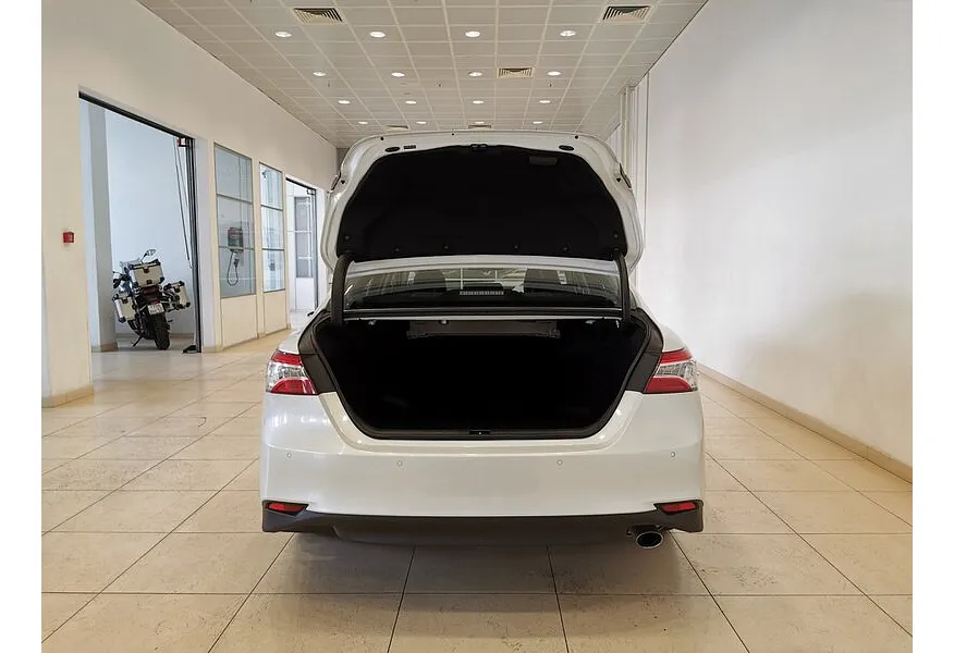 Toyota Camry 2.5 AT (200 л.с.) Белый в АВИЛОН. Слайд №11