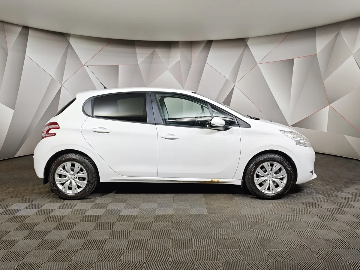 Peugeot 208 1.2 VTi ETG (82 л.с.) Белый в АВИЛОН. Слайд №6