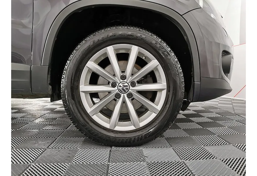 Volkswagen Tiguan 1.4 TSI BlueMotion DSG (150 л.с.) Avenue Серый в АВИЛОН. Слайд №18