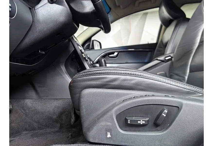 Volvo XC70 2.4 D5 Geartronic AWD (185 л.с.) Серый в АВИЛОН. Слайд №21