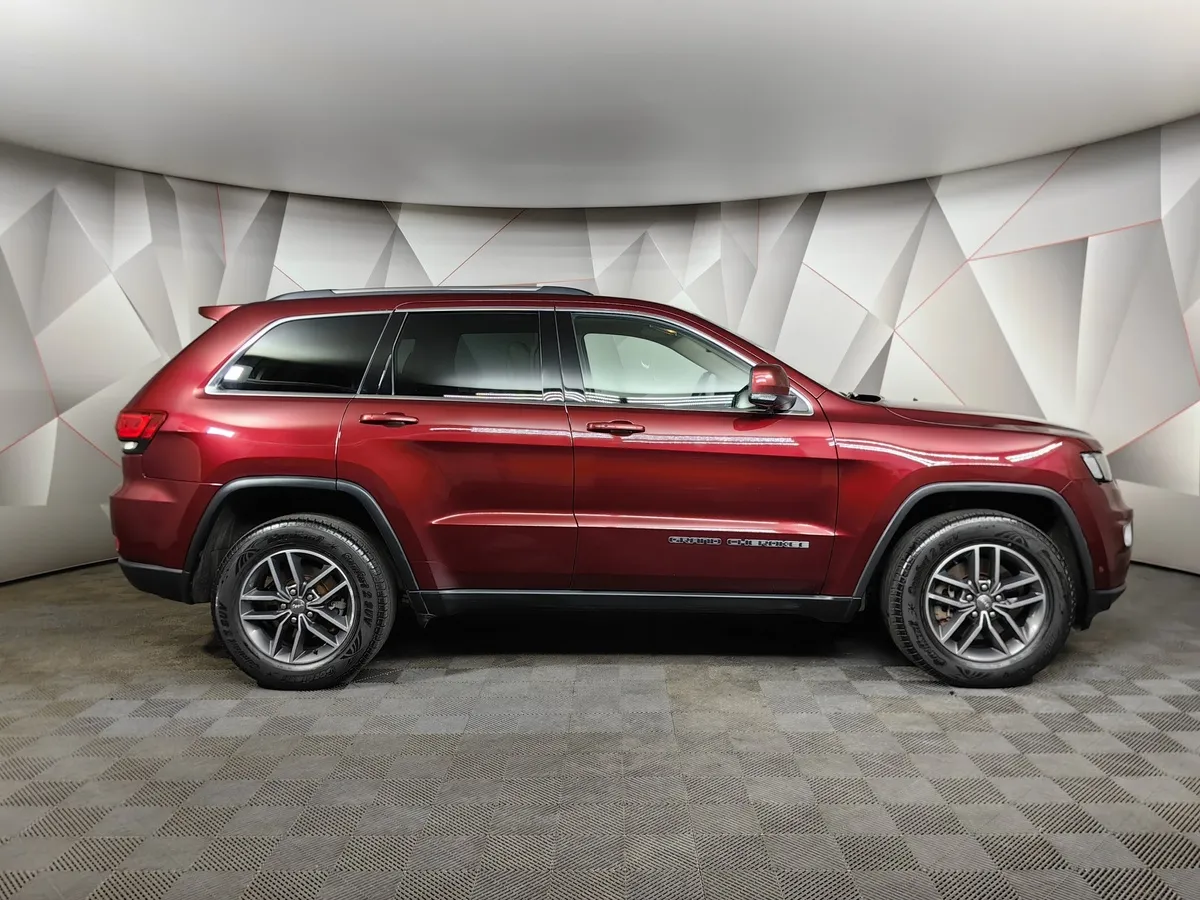 Jeep Grand Cherokee 3.0 AT AWD (238 л.с.) Laredo Красный в АВИЛОН. Слайд №6