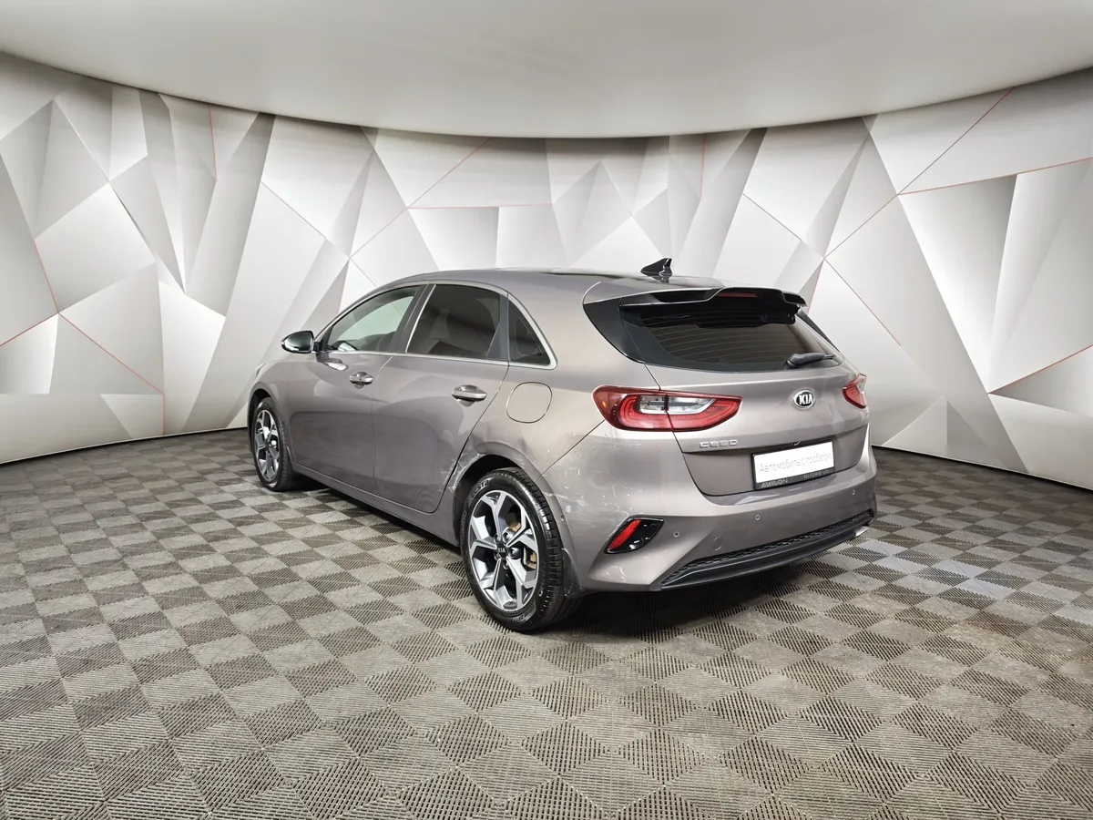 Kia Ceed 1.4 T-GDI AMT (140 л.с.) Premium Plus Коричневый в АВИЛОН. Слайд №4