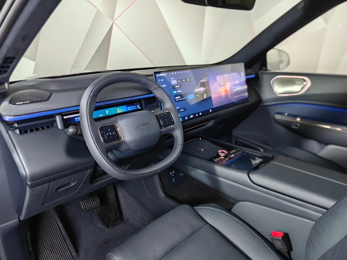 Lynk & Co 900 2.0 AT 4WD (884 л.с.) Discovery Черный в АВИЛОН. Слайд №17