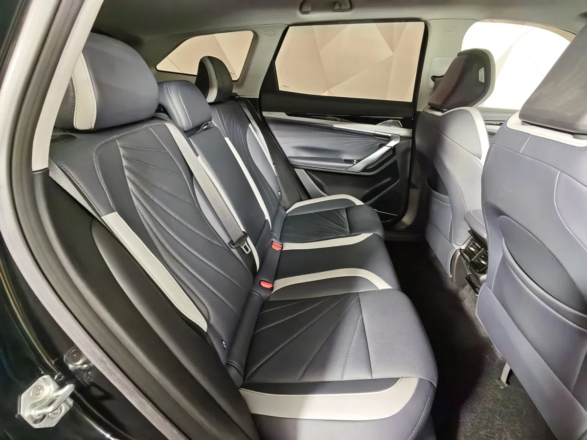 Geely Atlas 2.0T 7DCT 2WD (200 л.с.) Flagship Черный в АВИЛОН. Слайд №15