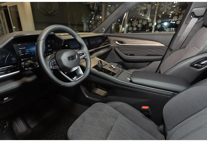 Geely Monjaro 2.0T 8AT 4WD (238 л.с.) Flagship Серый в АВИЛОН. Слайд №9