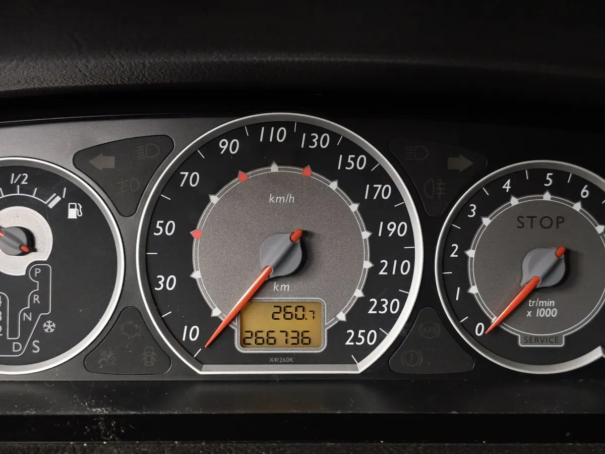 Citroen C5 2.0 AT (140 л.с.) Коричневый в АВИЛОН. Слайд №17