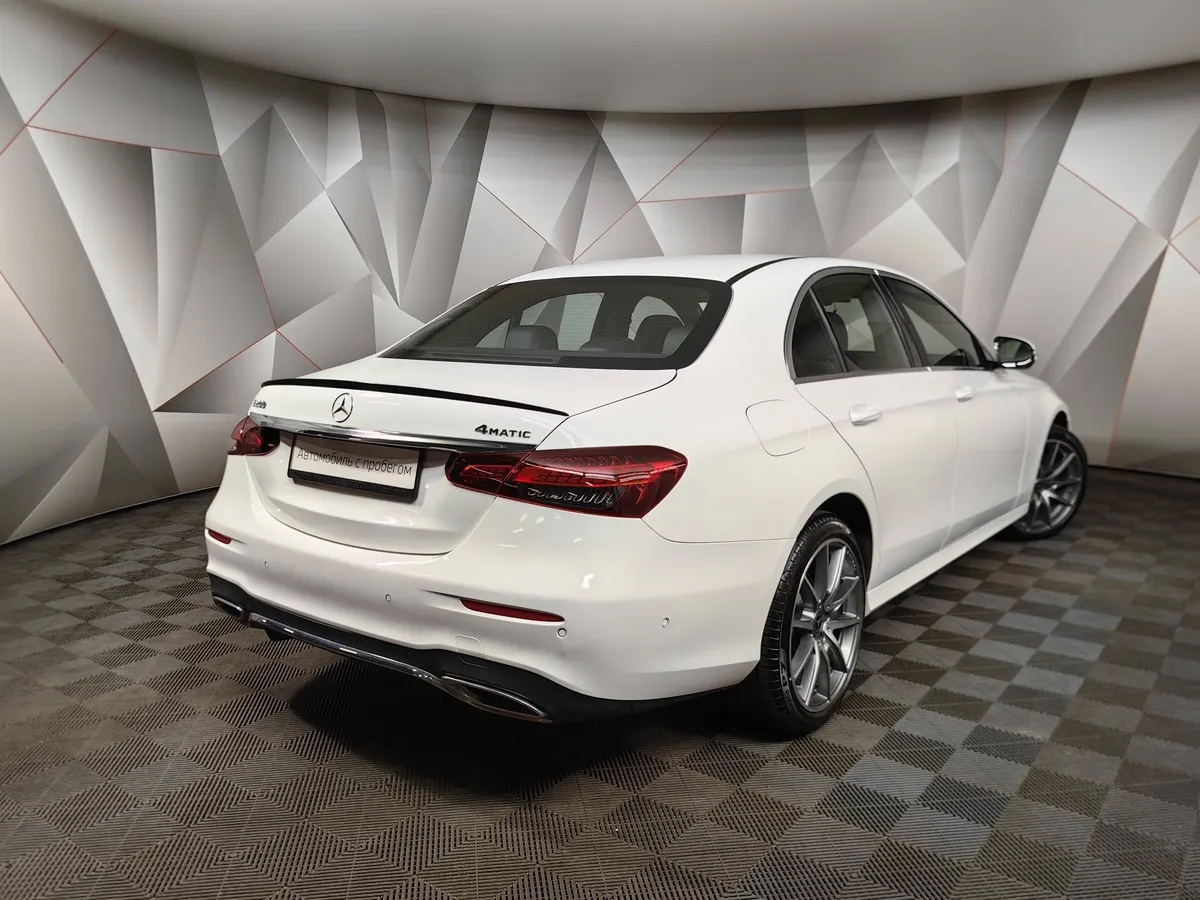 Mercedes-Benz E-Класс E 200 4MATIC 9G-TRONIC (184 л.с.) Sport Белый в АВИЛОН. Слайд №2