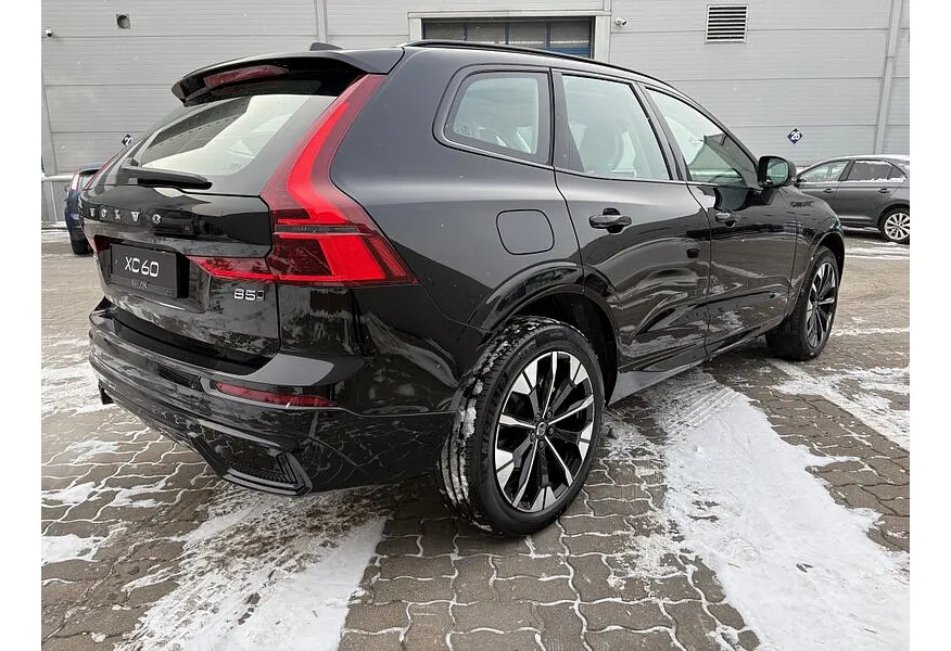 Volvo XC60 2.0 B5 8AT AWD (250 л.с.) Ultra Dark Черный в АВИЛОН. Слайд №4