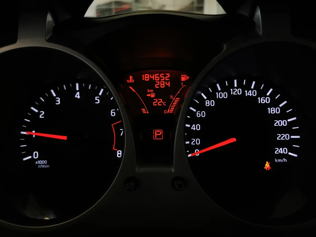 Nissan Juke 1.6 CVT (117 л.с.) Белый в АВИЛОН. Слайд №17