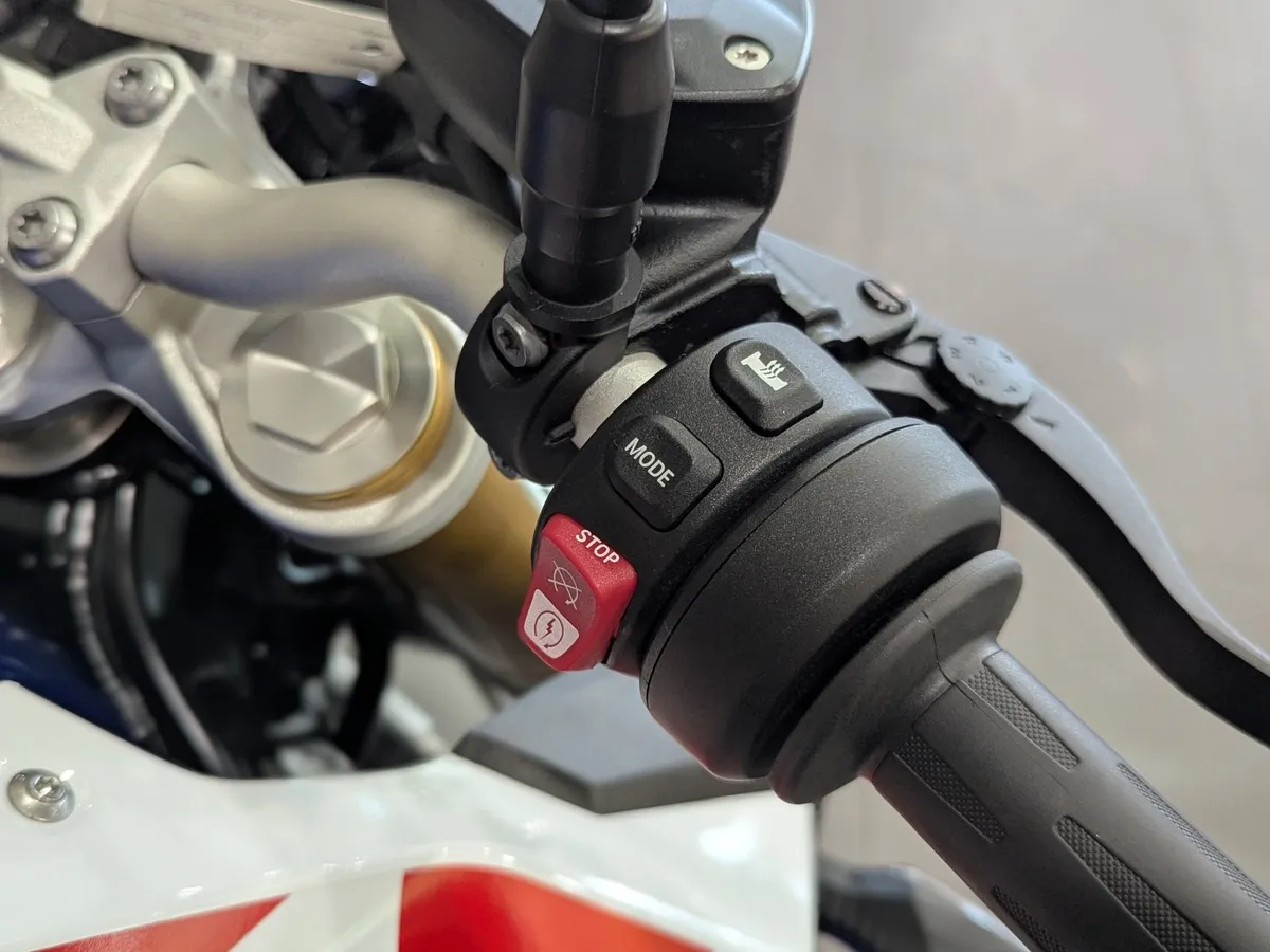 BMW Motorrad F 900 R F 900 R 895 см³ 895 Белый в АВИЛОН. Слайд №9