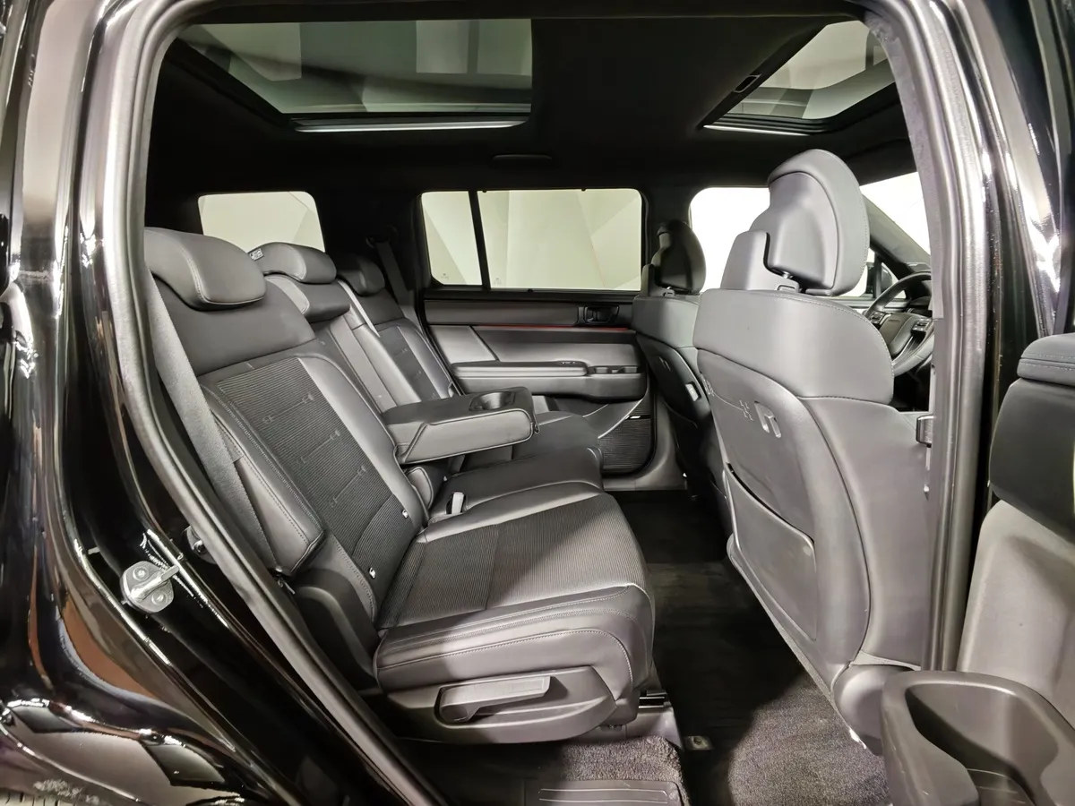 Hyundai Santa Fe 2.5 T-GDI 8DCT 4WD 6 seats (281 л.с.) Calligraphy Черный в АВИЛОН. Слайд №16
