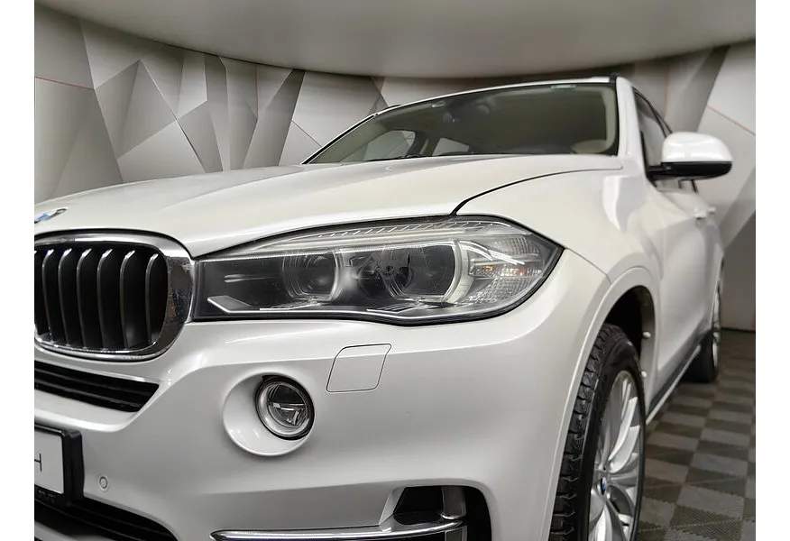 BMW X5 xDrive35i Steptronic (306 л.с.) Белый в АВИЛОН. Слайд №8