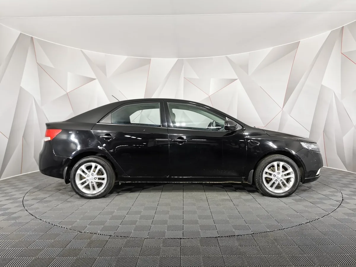 Kia Cerato 1.6 AT (126 л.с.) Черный в АВИЛОН. Слайд №6