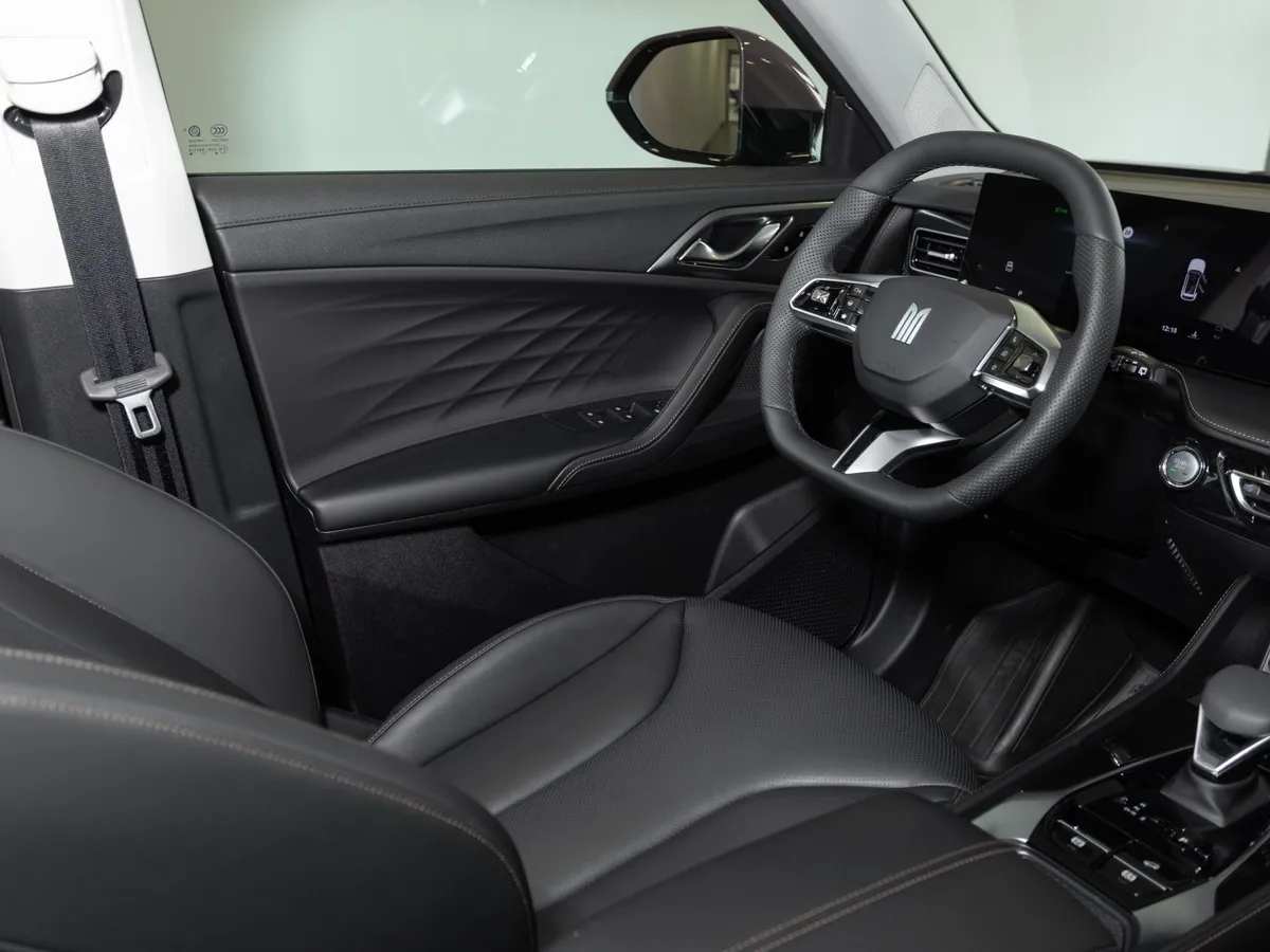 Москвич М70 1.5 DCT FWD (150 л.с.) Драйв Серебристый в АВИЛОН. Слайд №13