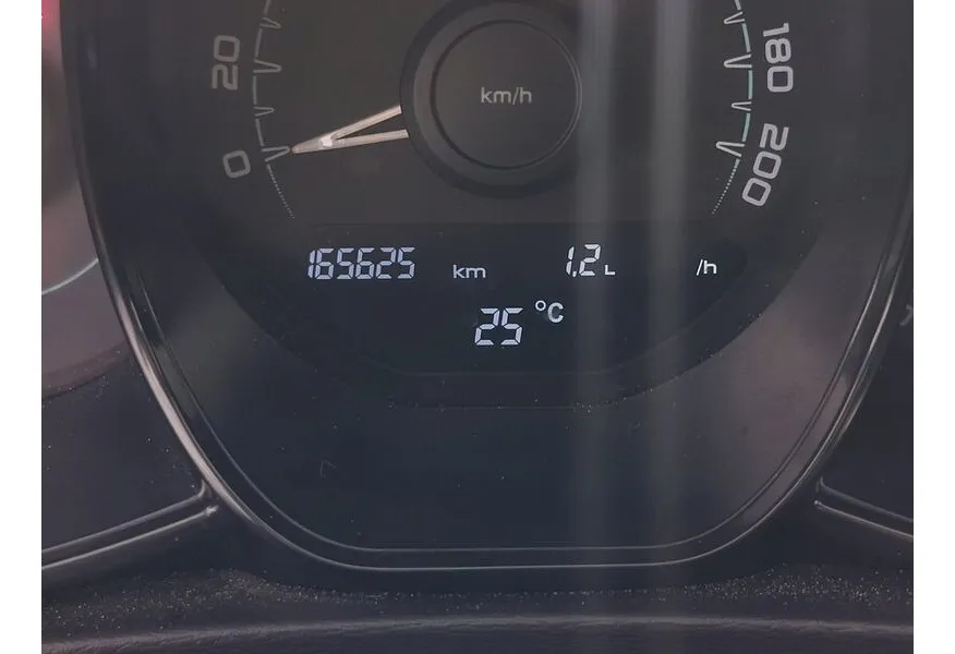 АВИЛОН - ВАЗ (Lada) Vesta 1.6 MT (106 л.с.) Красный - slide 17