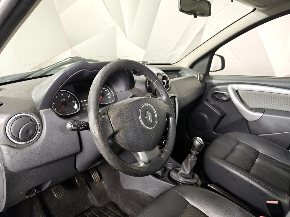 Renault Duster 2.0 MT 4x4 (143 л.с.) Серый в АВИЛОН. Слайд №16