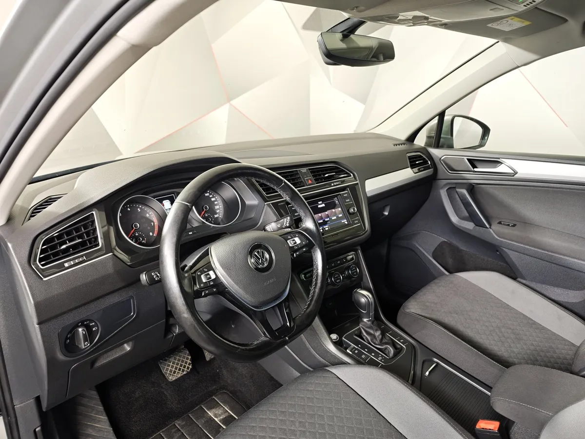 Volkswagen Tiguan 1.4 TSI BlueMotion DSG (150 л.с.) Sport&Style Серебристый в АВИЛОН. Слайд №19