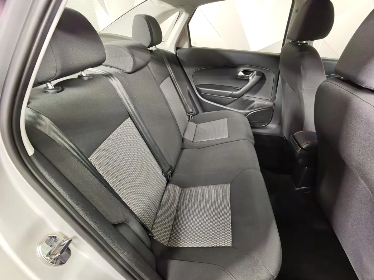 Volkswagen Polo 1.6 MT (105 л.с.) Comfortline Серебристый в АВИЛОН. Слайд №14