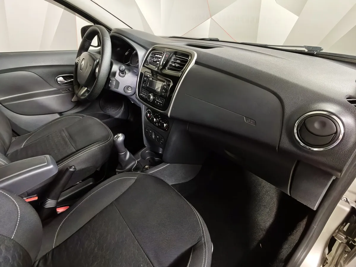Renault Logan 1.6 MT (82 л.с.) Бежевый в АВИЛОН. Слайд №13
