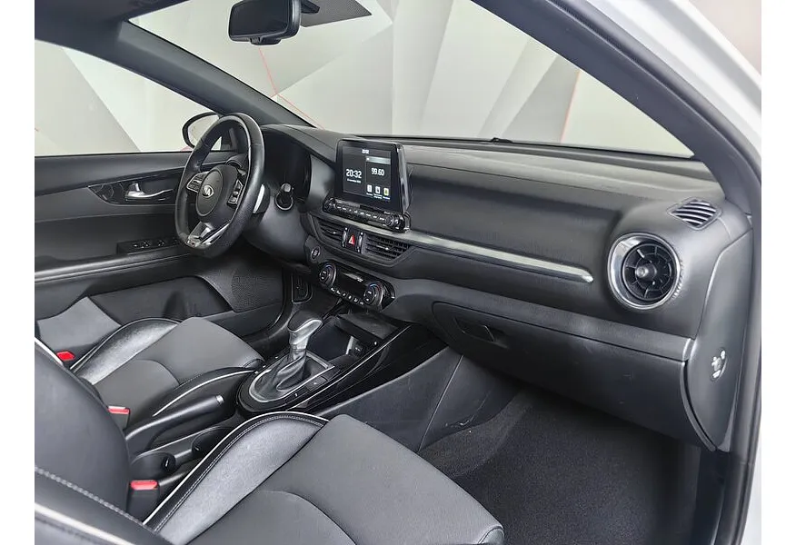 АВИЛОН - Kia Cerato 2.0 MPI AT (150 л.с.) GT Line Белый - slide 12