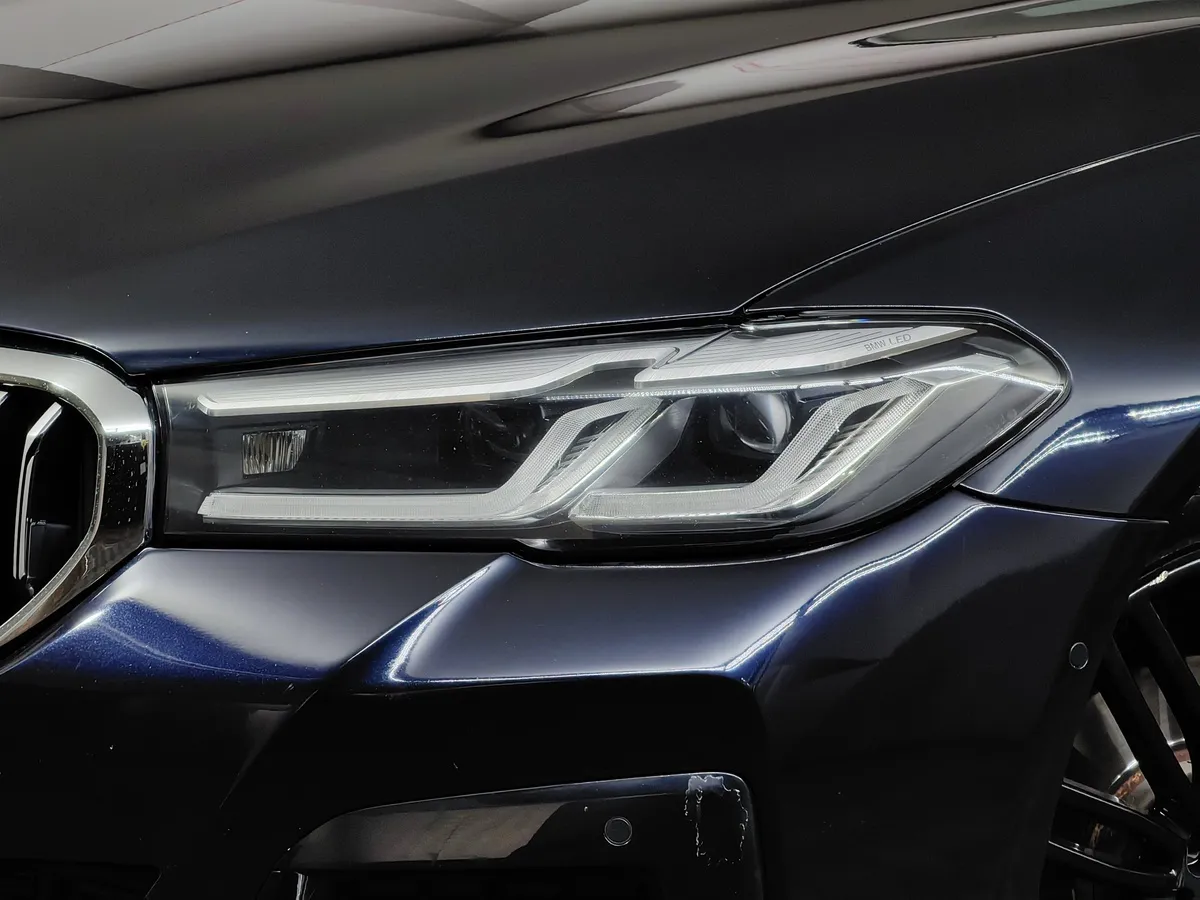 BMW 5 серия 520d xDrive Steptronic (190 л.с.) M Sport Черный в АВИЛОН. Слайд №8