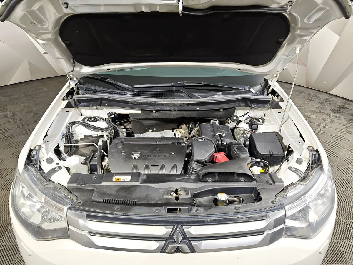 Mitsubishi Outlander 2.0 CVT 4WD (146 л.с.) Белый в АВИЛОН. Слайд №11