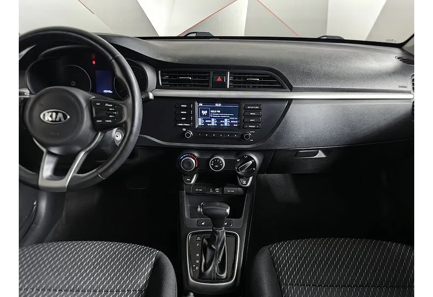 Kia Rio 1.6 AT (123 л.с.) Черный в АВИЛОН. Слайд №13 Kia Rio 1.6 AT (123 л.с.) Черный в АВИЛОН. Слайд №13