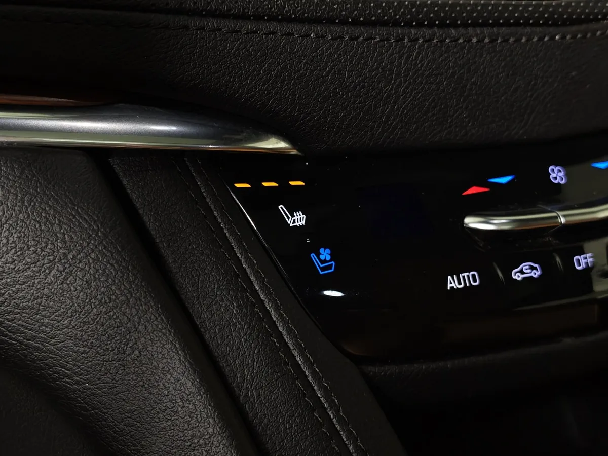 Cadillac XT5 2.0T АТ AWD (200 л.с.) Premium Luxury Белый в АВИЛОН. Слайд №24
