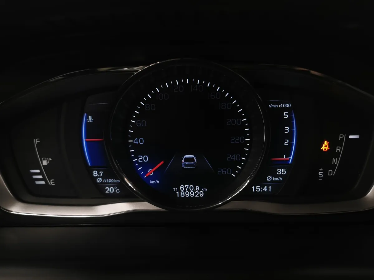 Volvo XC60 2.4 D5 Geartronic AWD (215 л.с.) Черный в АВИЛОН. Слайд №16