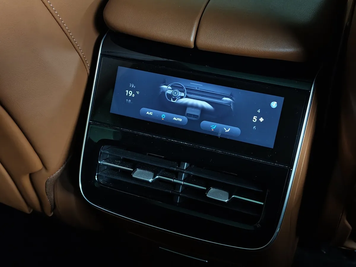Voyah Free EVR 1.5 AT AWD (489 л.с.) Белый в АВИЛОН. Слайд №25