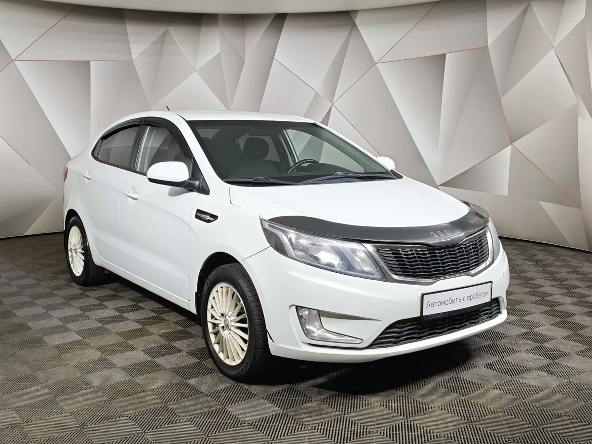 Kia Rio 1.6 MT (123 л.с.) Luxe Белый в АВИЛОН. Слайд №3