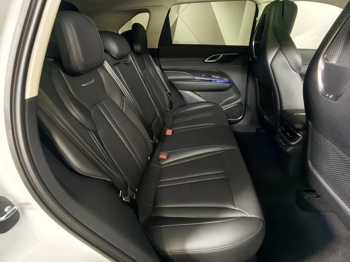Hongqi HS3 1.5T 7DCT 2WD (156 л.с.) Комфорт Белый в АВИЛОН. Слайд №15